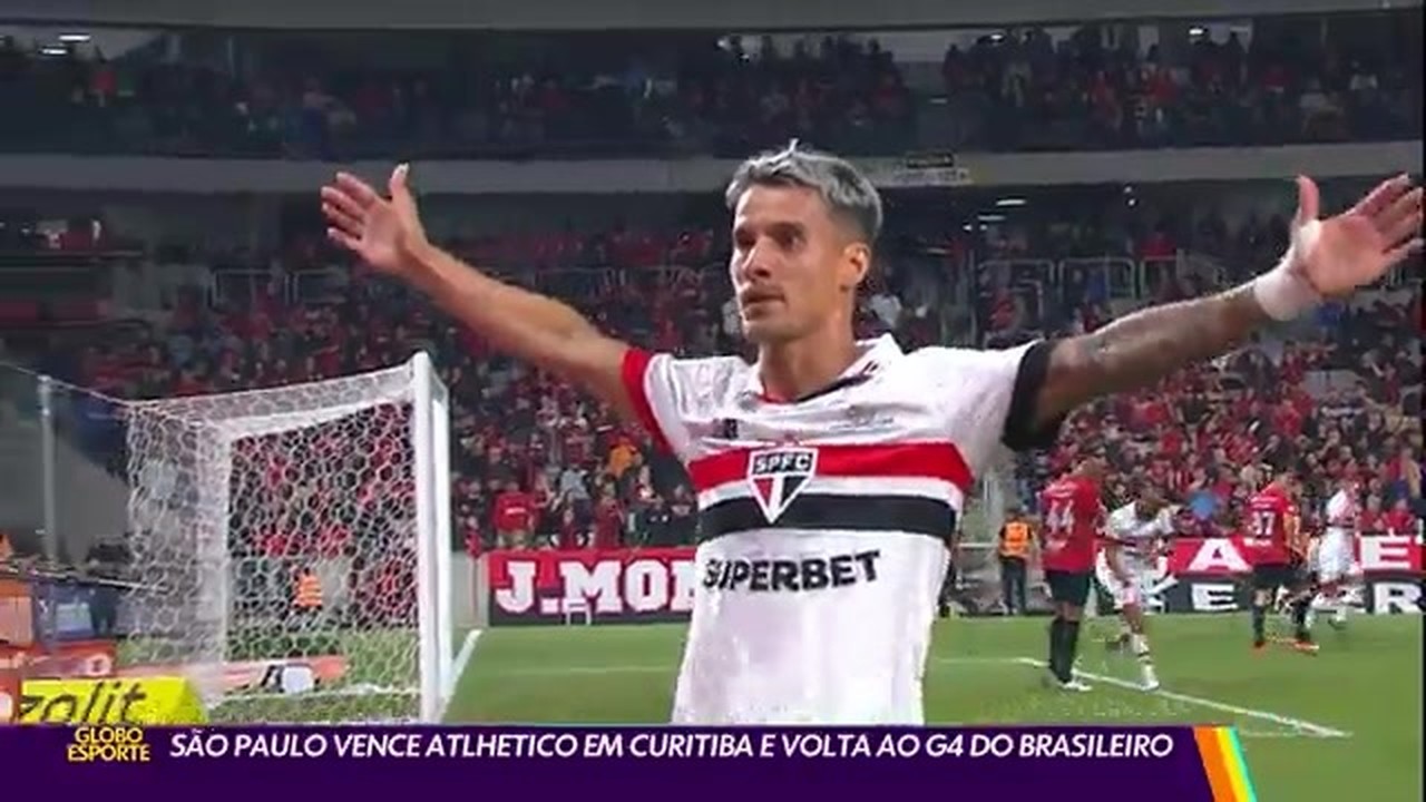 São Paulo vence Athlético-PR por 2 a 1 e volta ao G-4