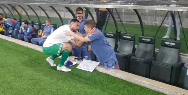 Atacante Gilberto pede desculpas a Seabra ao rever o Cruzeiro: vídeo.