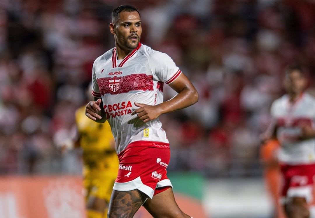 Destaque do CRB, Mikael bate marca dos tempos de Sport e assume a artilharia da Série B