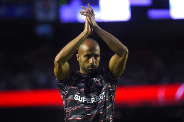 FUNDAMENTO EM OUTRO ESPORTE! Lucas relembra começo no futsal após marcar golaço