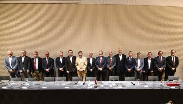 Conheça os 14 vice-presidentes de Futebol do Flamengo e suas atribuições.