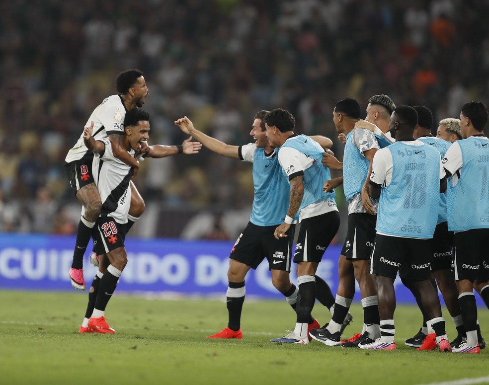 Comemora��o do gol de Brenner em Fluminense x Vasco, pelas oitavas da Copa do Brasil � Foto: Andr� Dur�o