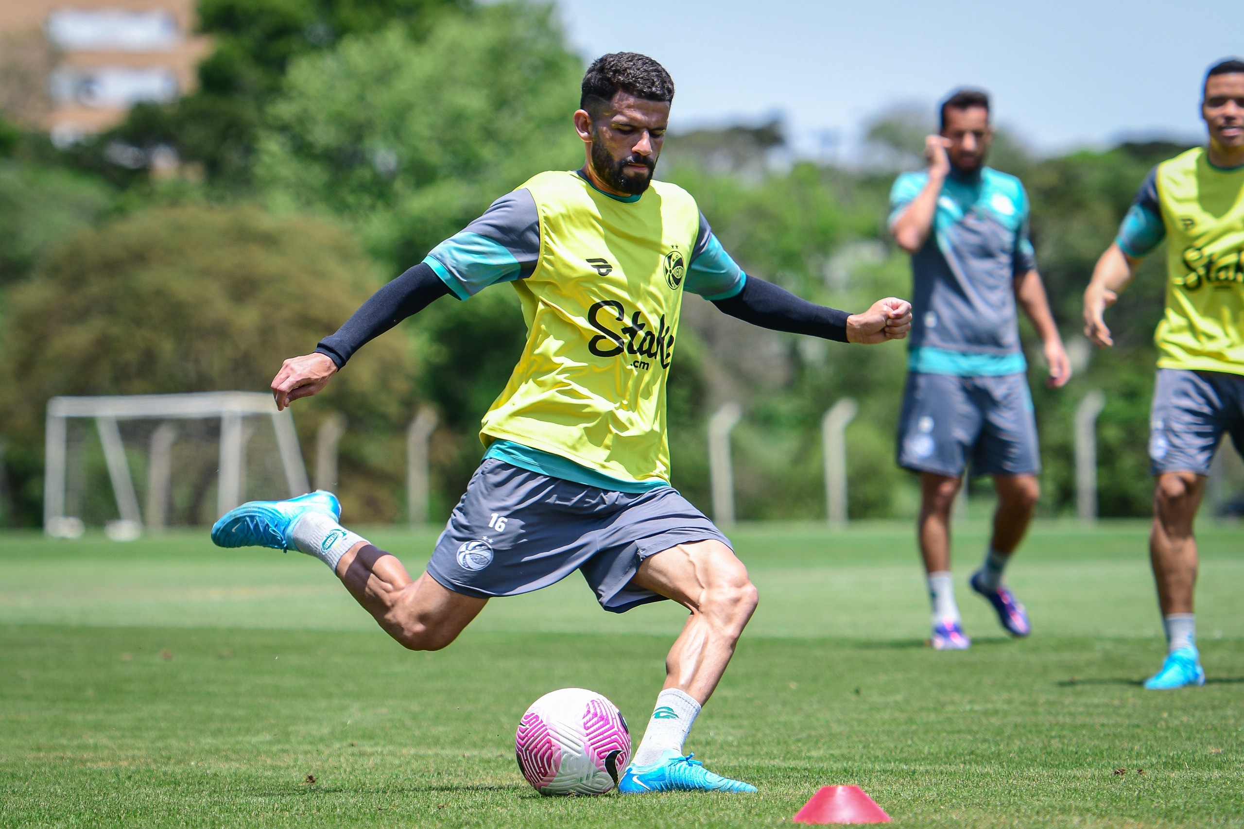 Athletico lida com recusas e tem dificuldade para preencher lacuna no elenco