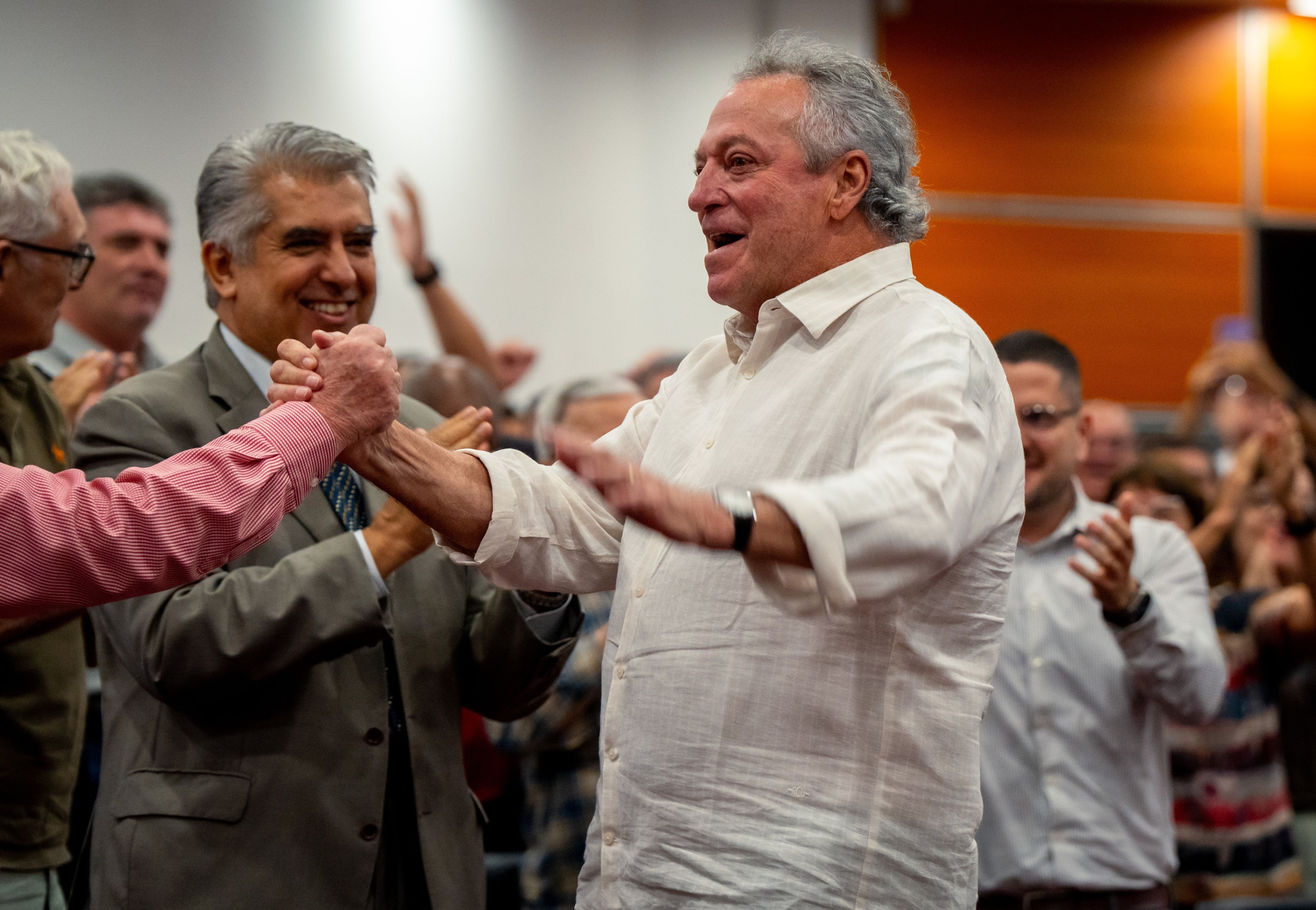 Inter eterniza Abel Braga com estátua no Beira-Rio