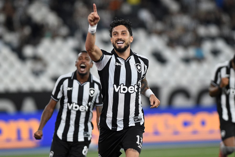 Alex Telles - Botafogo x Mirassol - Brasileirão — Foto: Alexandre Durão