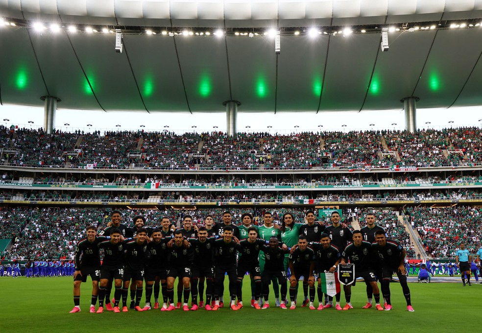 Time do México posado antes de partida