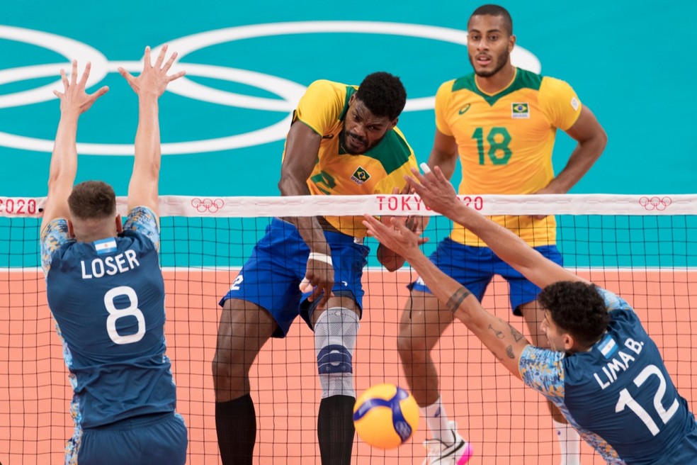 Vôlei masculino na Olimpíada: de virada, Brasil vence a Argentina no  tie-break