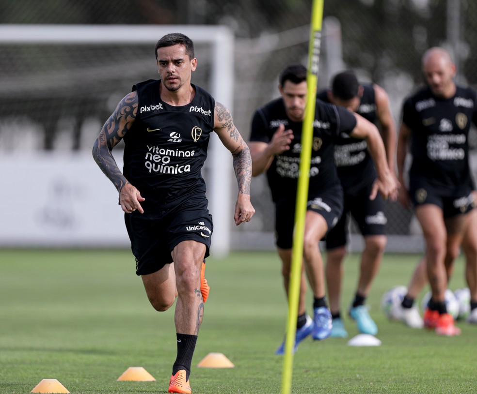 Fagner em treino do Corinthians — Foto: Rodrigo Coca/Ag.Corinthians