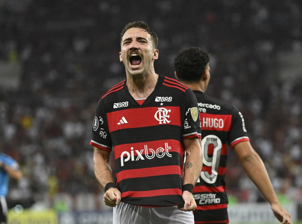 Léo Ortiz comemora gol em Flamengo x Palestino — Foto: André Durão / ge