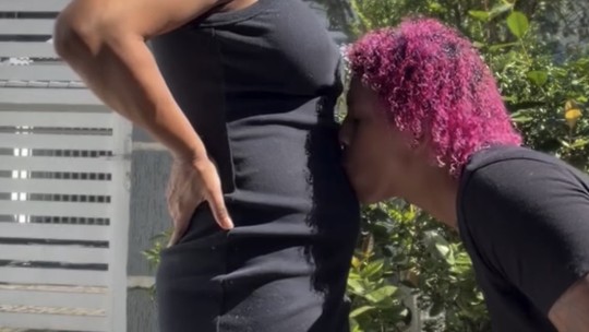 Rafaela Silva anuncia gravidez da esposa: "Família está crescendo"
