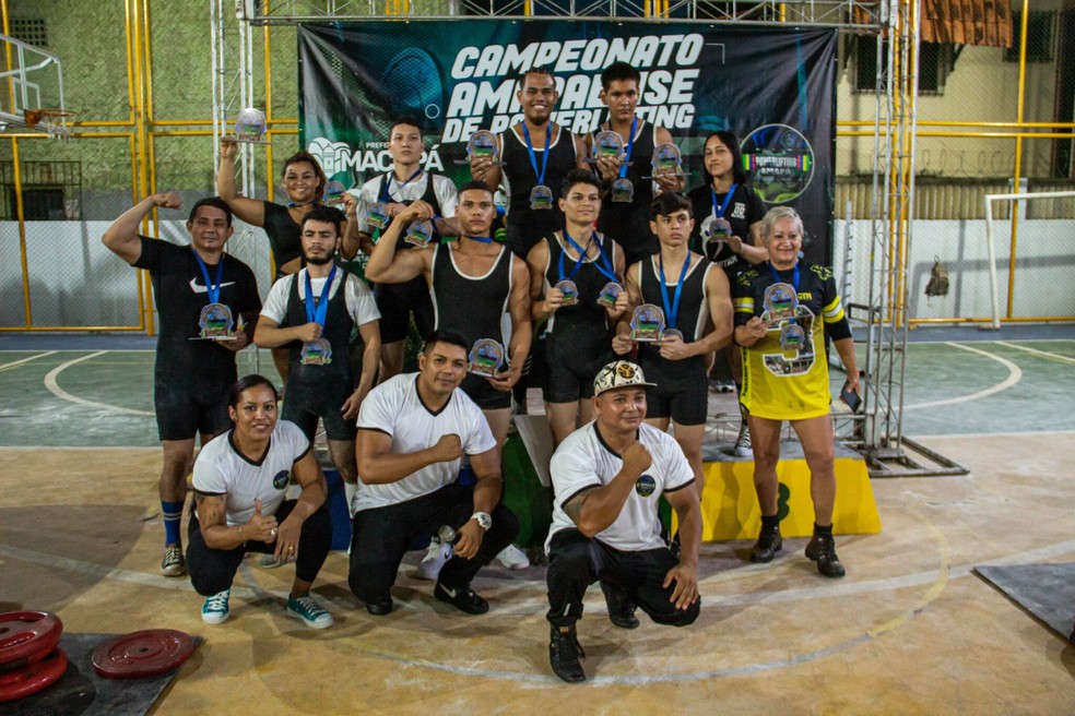 Atletas em competição do Campeonato Amapaense de Powerlifting