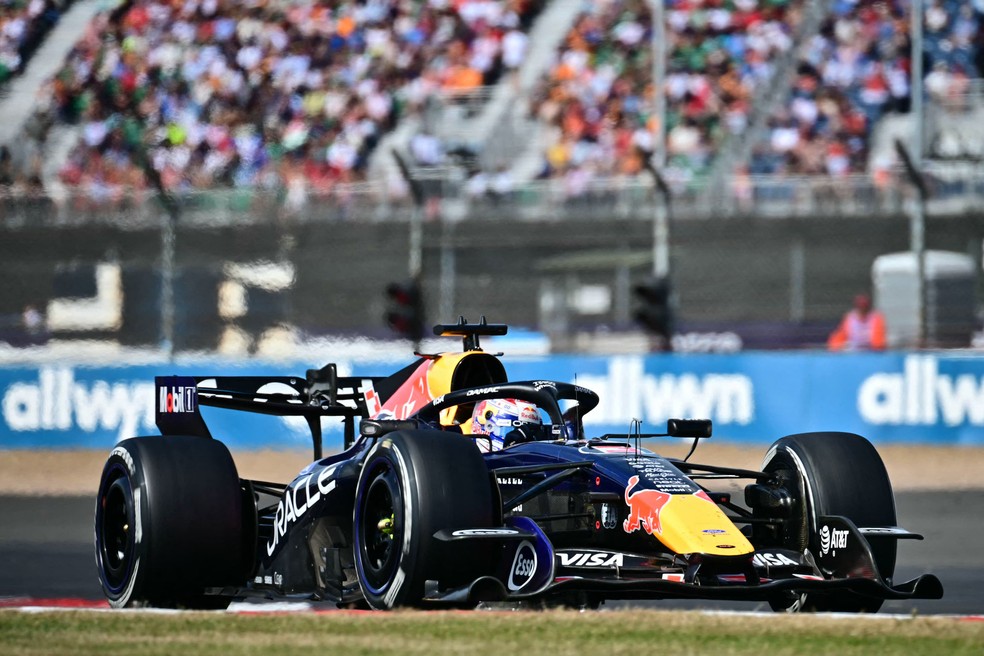 Verstappen critica Red Bull após abandono em Silverstone