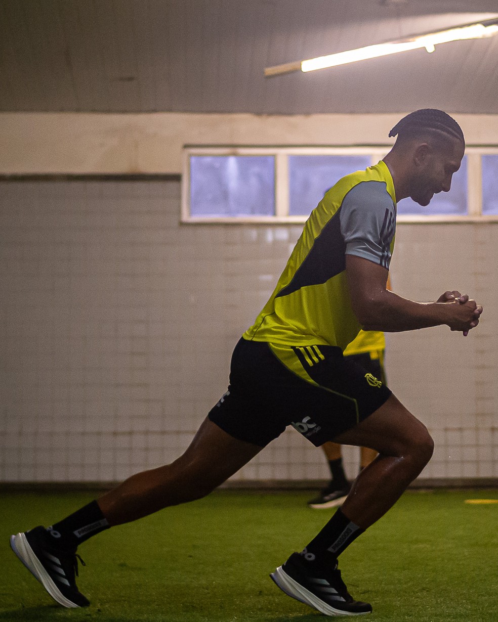 Pablo em treino pelo Flamengo em São Luís — Foto: Paula Reis / Flamengo