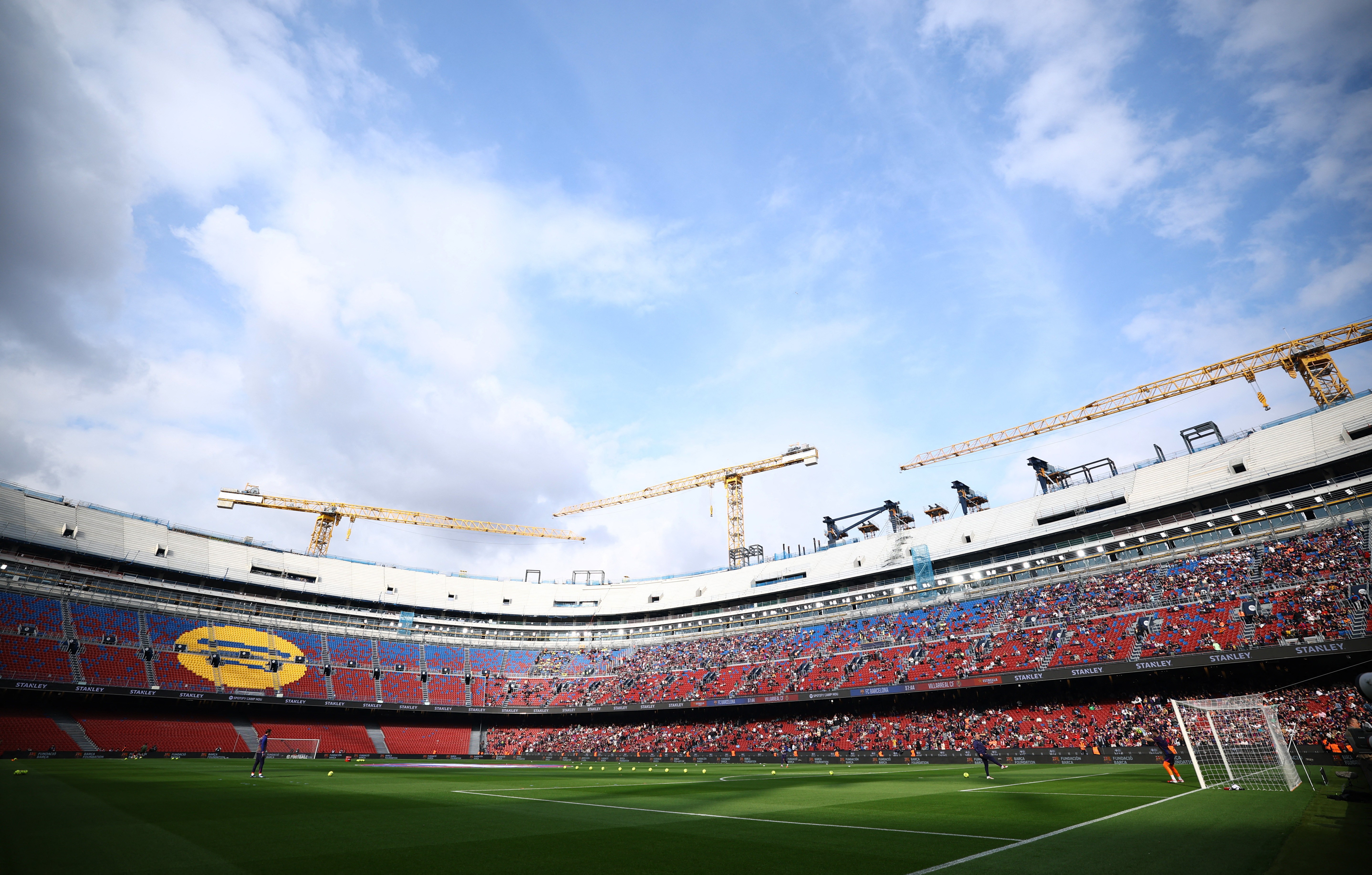 Trabalhador morre em reforma do estádio do Barcelona