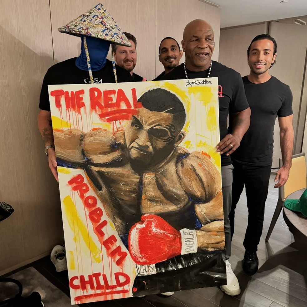 Mike Tyson recebe arte de R$ 555 mil com provocação a Jake Paul — Foto: Reprodução/Instagram