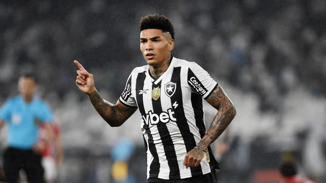 Igor Jesus comemora em Botafogo x Inter