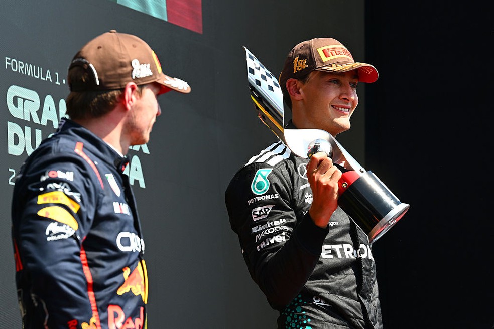 Max Verstappen e George Russell no pódio do GP do Canadá da F1 em 2025 — Foto: Mark Sutton - Formula 1/Formula 1 via Getty Images