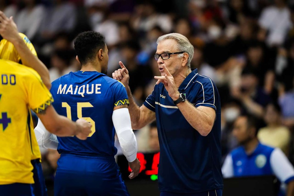 Bernardinho diz que bronze na VNL "alertou o mundo": "Estavam olhando o Brasil meio de lado"