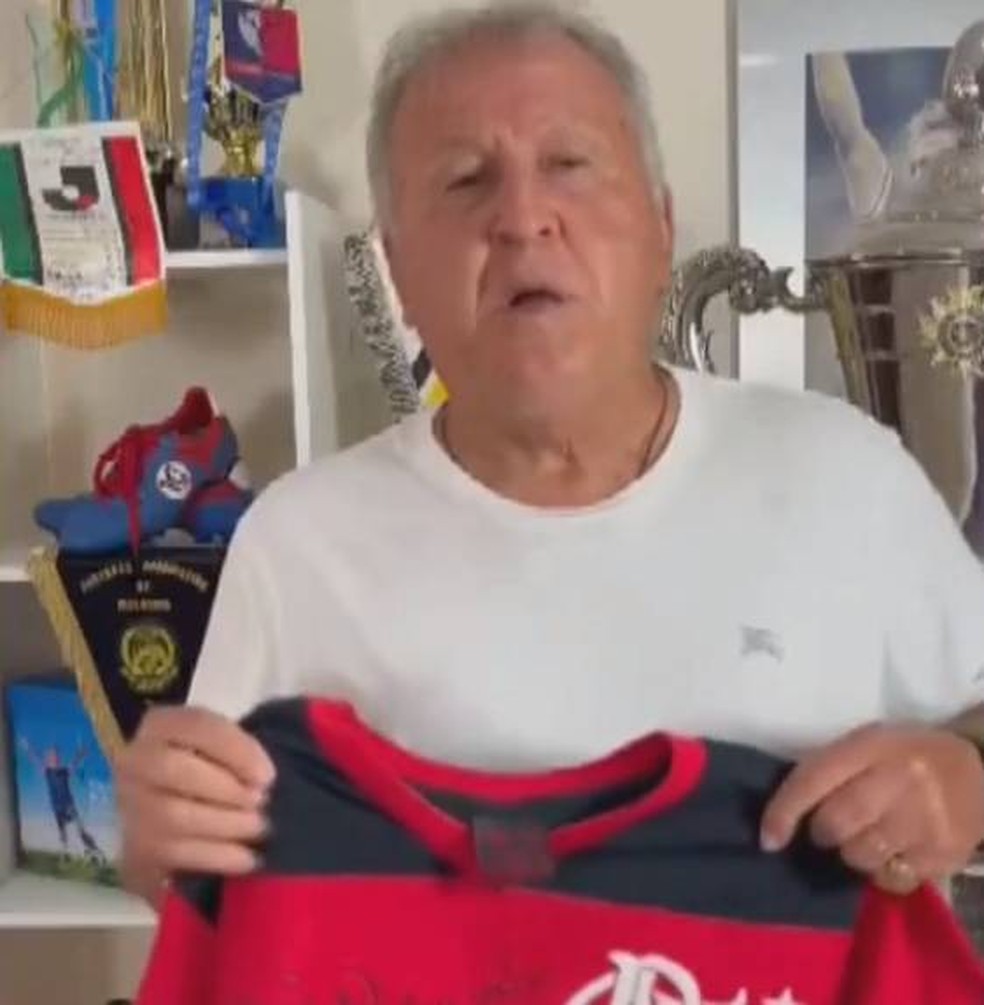 O Zico fez um vídeo divulgando a rifa da camisa — Foto: Reprodução/TV Integração