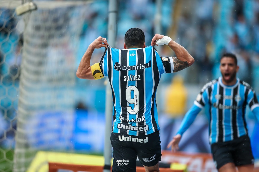 Suárez comemora gol em vitória do Grêmio — Foto: Lucas Uebel/Grêmio