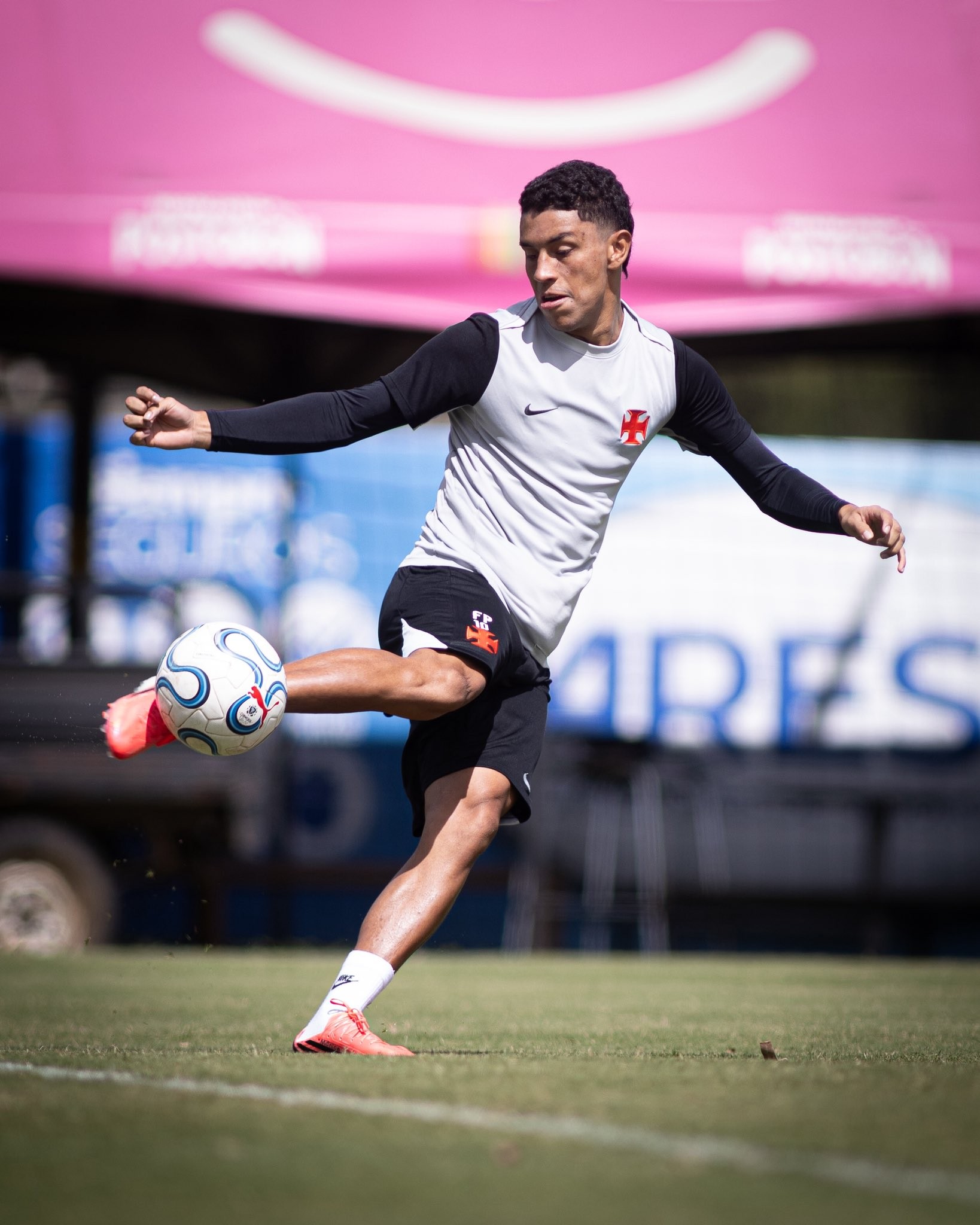 Vasco define estratégia para duelo decisivo contra o Independiente Medellín