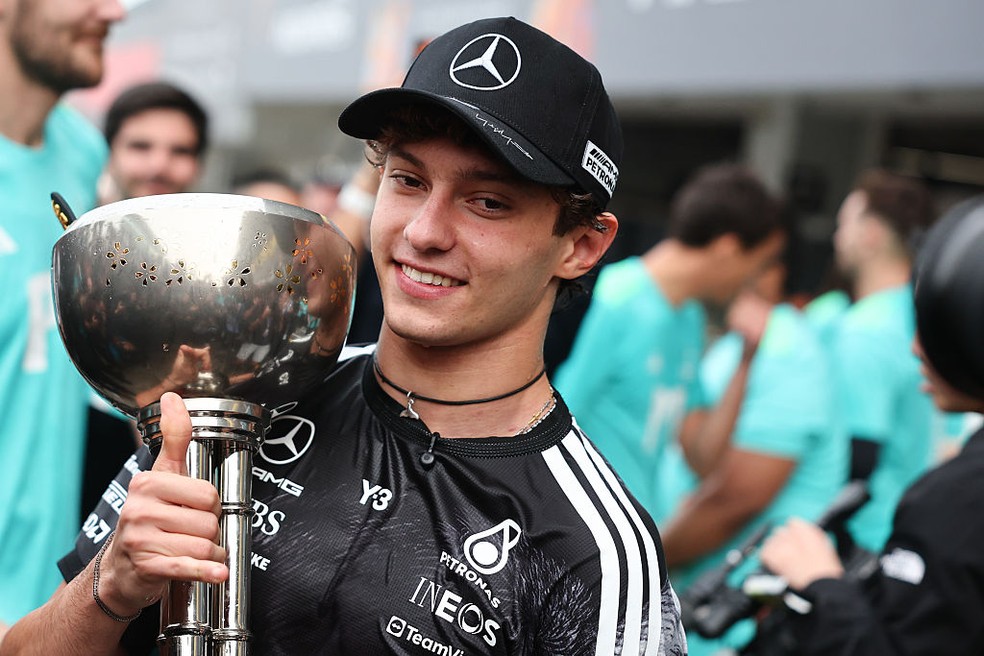Andrea Kimi Antonelli celebra vitória no GP do Japão da F1 2026 — Foto: Jakub Porzycki/NurPhoto via Getty Images