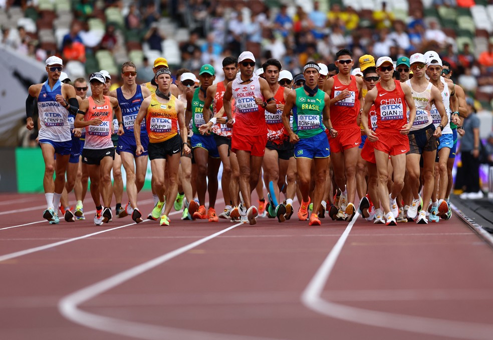 Caio Bonfim na largada da marcha atlética 20km do Mundial de Tóquio — Foto: Edgar Su/Reuters
