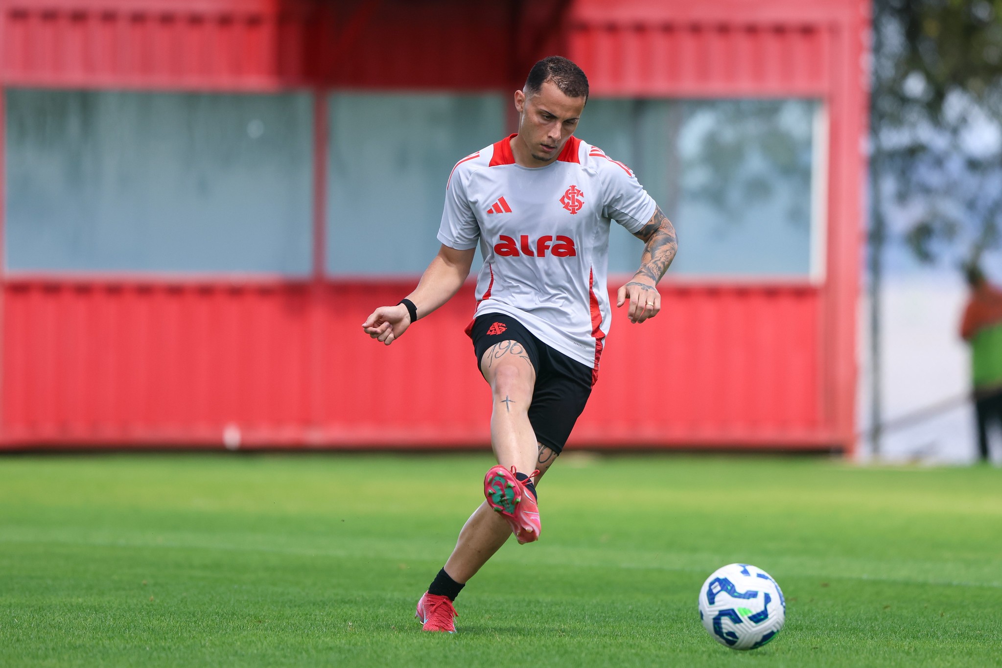 Lateral ou volante? Como Bruno Gomes pretende atuar pelo Inter 