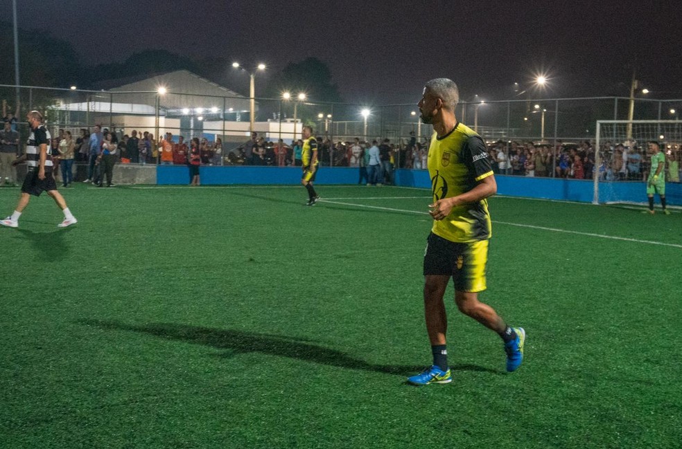 Léo Moura participa de jogo festivo em Senador Guiomard — Foto: Arquivo pessoal/Gustavo Bardales