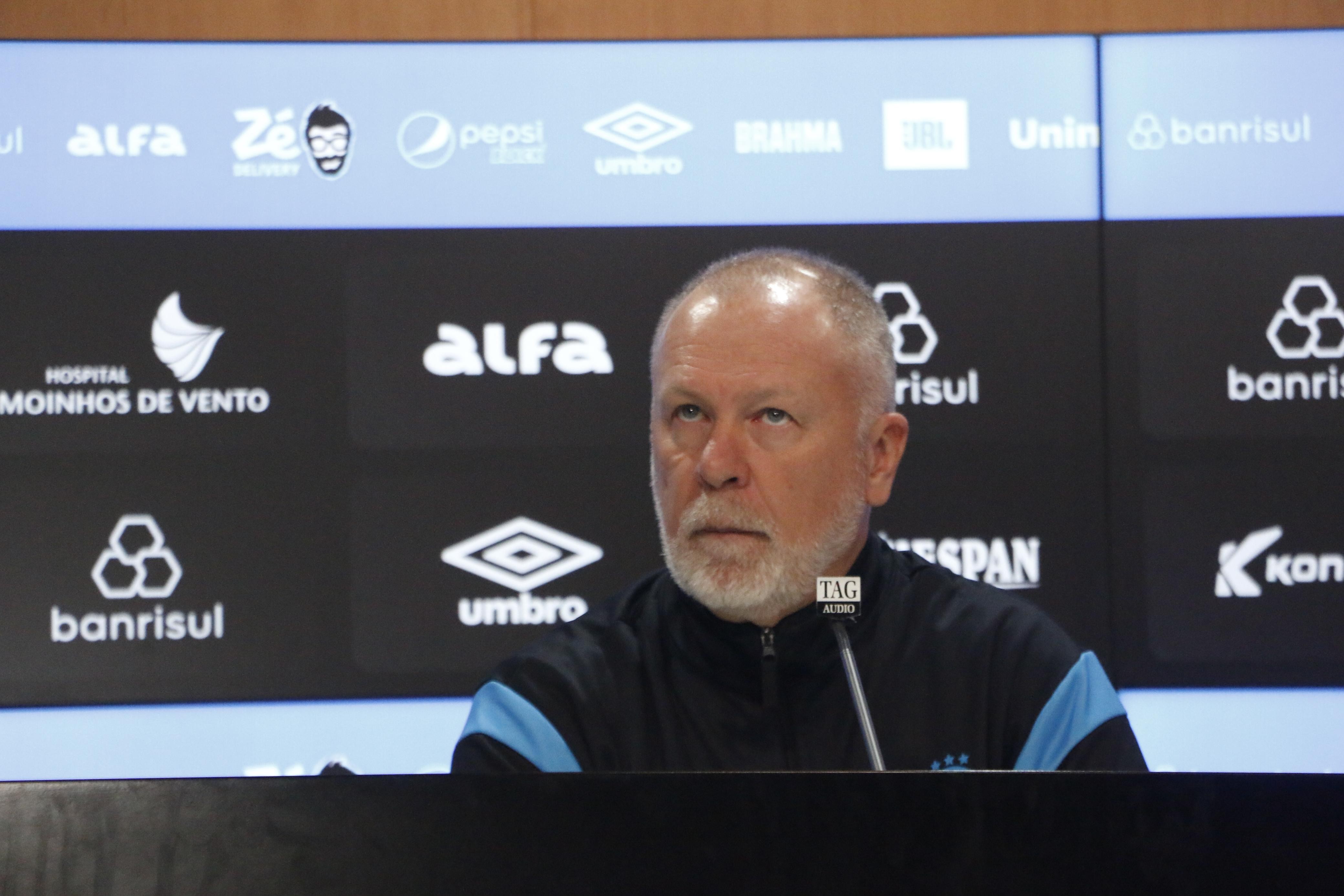 Mano dá nota para atuação do Grêmio e explica ausência de Cuéllar