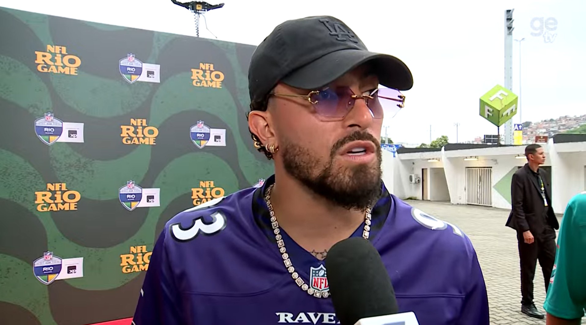 Telles vai a jogo da NFL vestido de Ravens, que treinaram no CT do Botafogo: "A gente dá sorte"