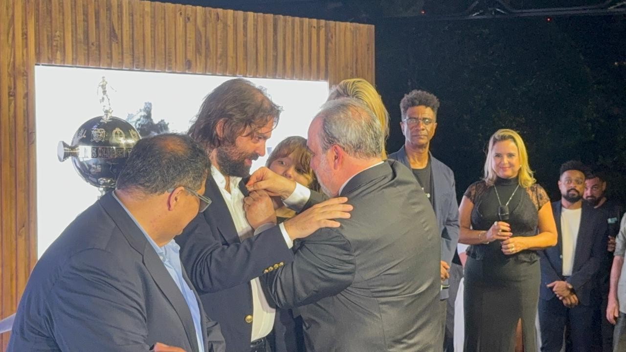 João Paulo Magalhães toma posse como presidente do Botafogo