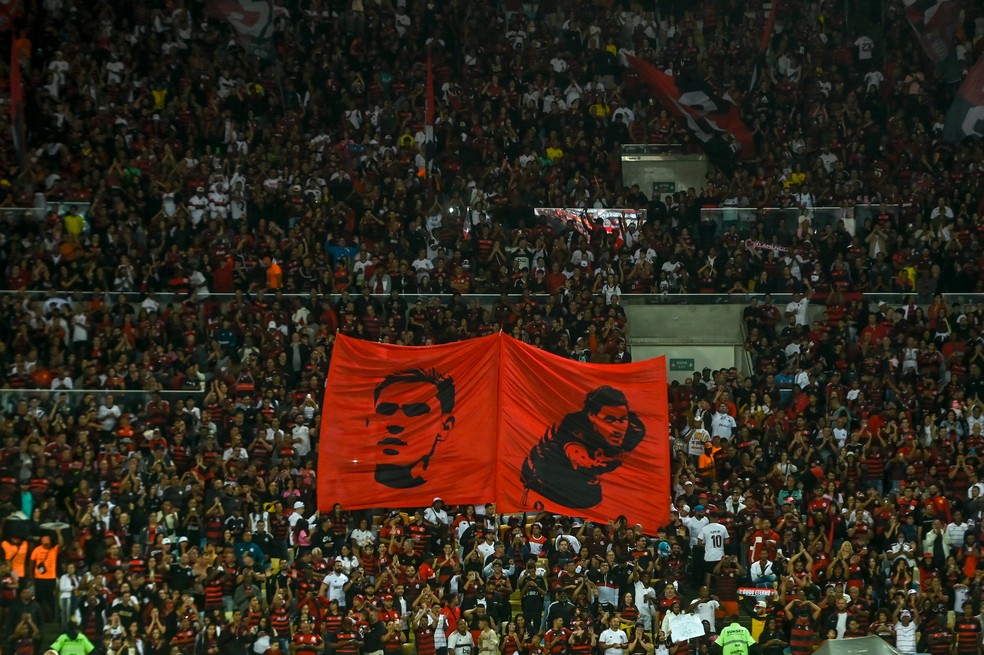 Pedro é homenageado em bandeirão da torcida do Flamengo — Foto: Marcelo Cortes/Flamengo