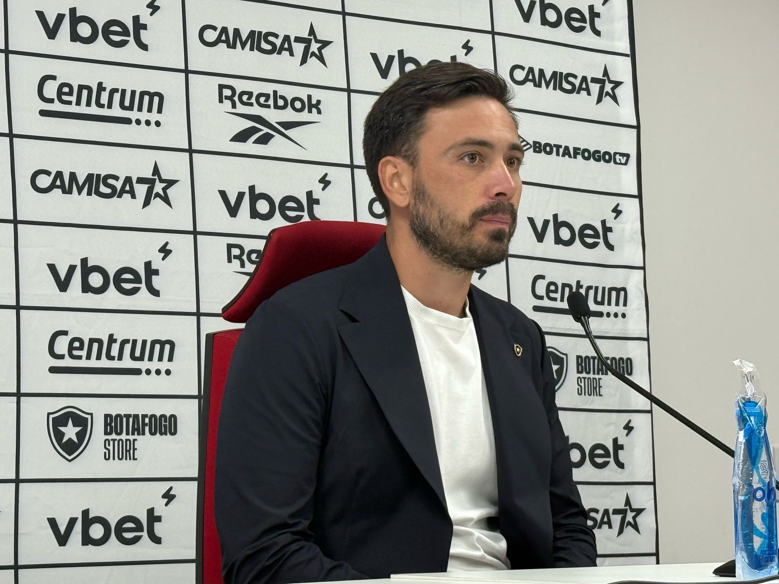 Davide diz que polêmicas da SAF do Botafogo não afetam jogadores: 