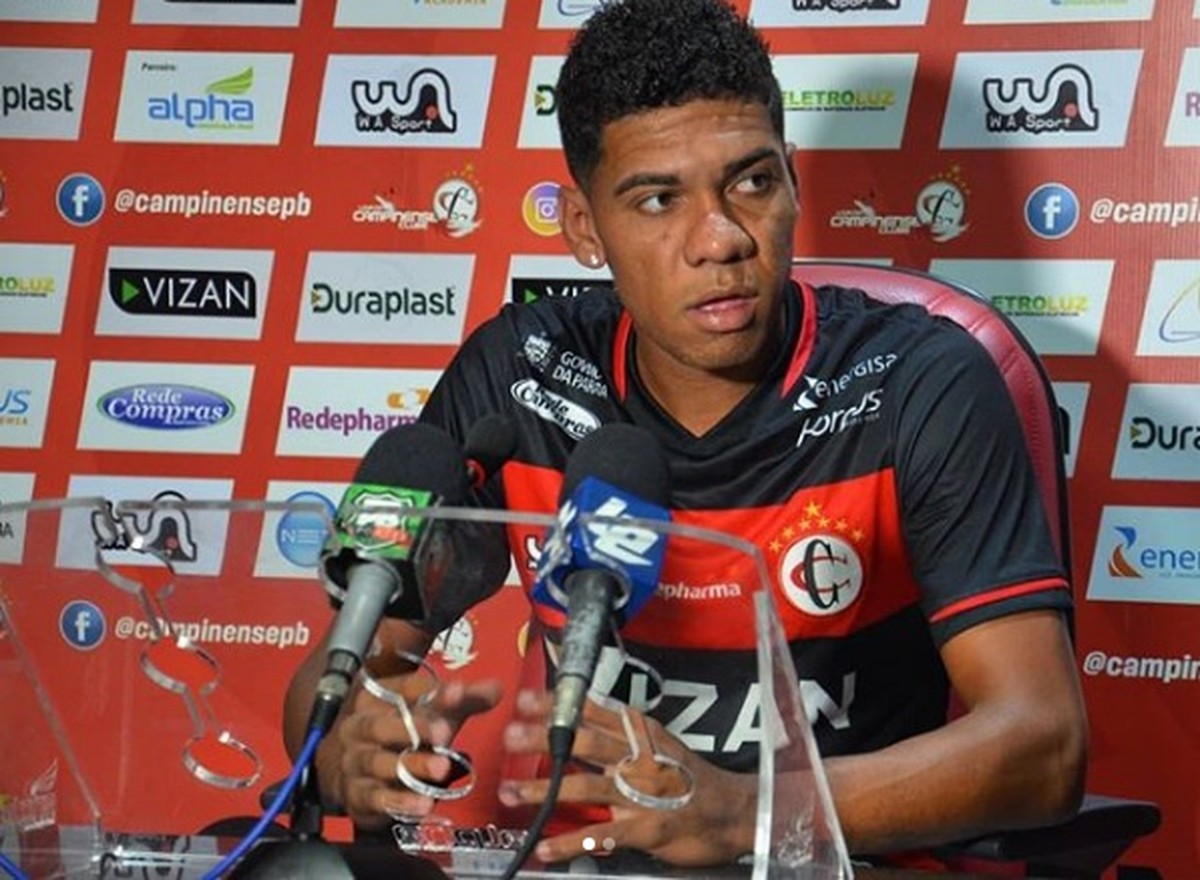 Atacante Kesley está regularizado e pode estrear no domingo pelo Campinense
