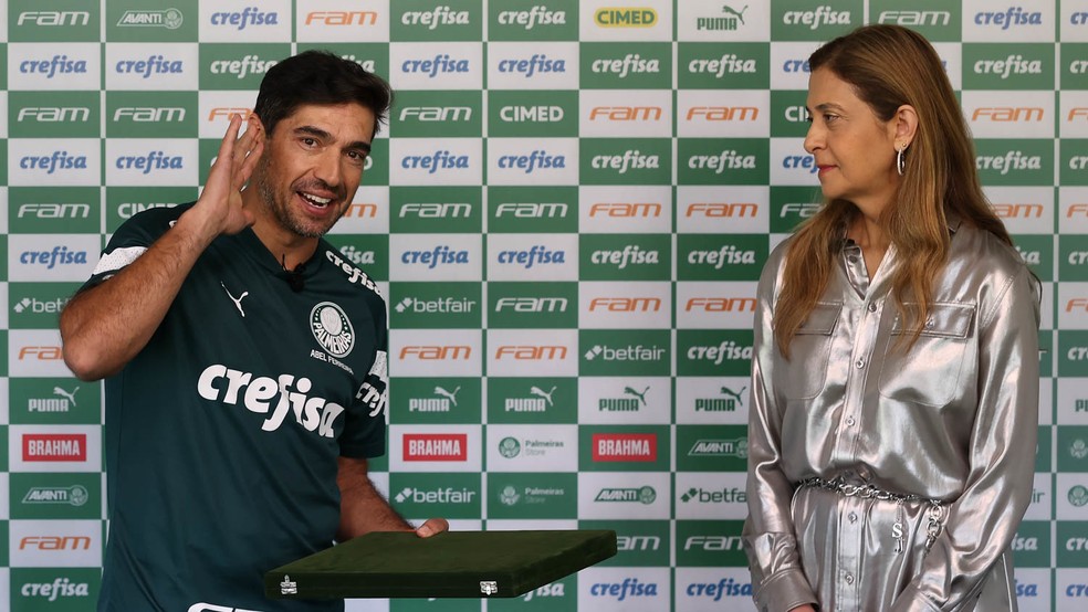 Abel Ferreira e Leila Pereira depois de treino no Palmeiras  Foto: Cesar Greco