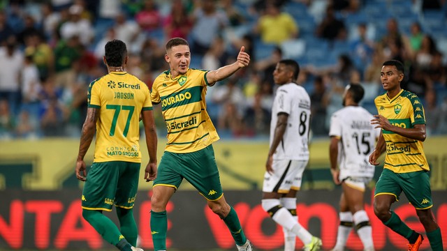 Alisson Safira fez o terceiro do Cuiabá no segundo tempo