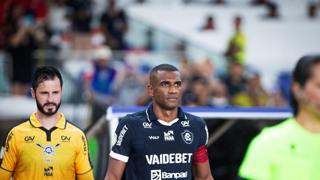 Marllon foi expulso no primeiro tempo