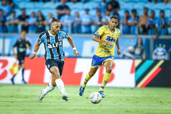 Destaques da Partida: Braithwaite e Pavon se destacam com dois gols cada no Grêmio.