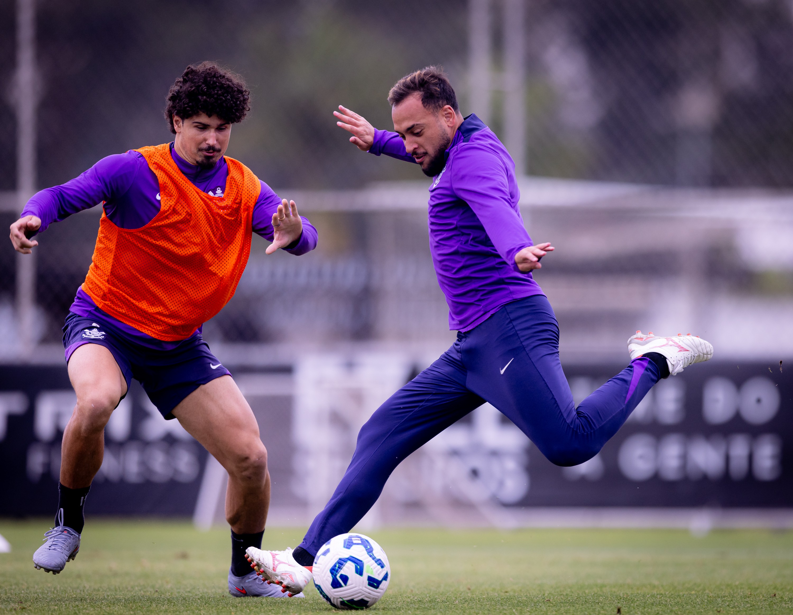 Sem Memphis, Dorival comanda treino técnico no Corinthians