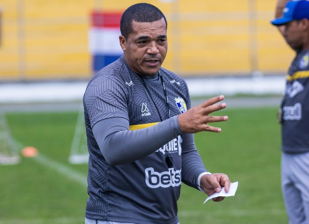 Erivaldo Oliveira efetivado técnico do Jequié — Foto: Divulgação/Jequié/Instagram