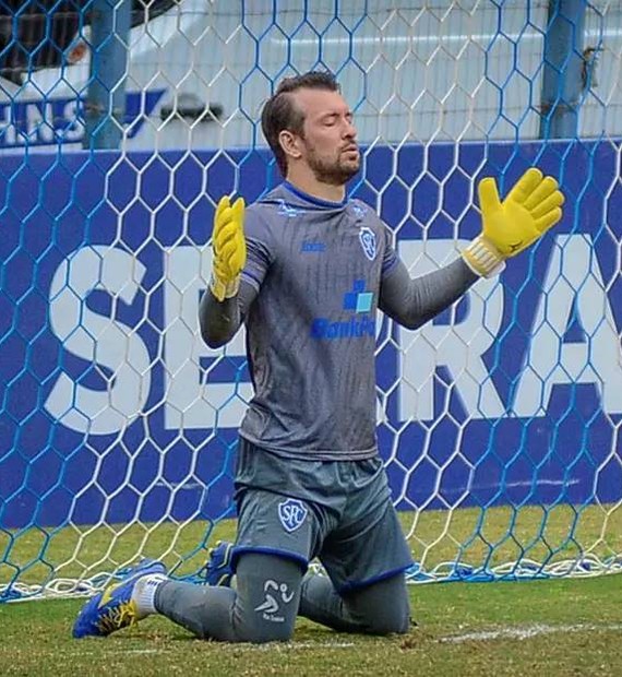 TIROTEIO interrompe Serra Macaense x Carapebus, jogo válido pelo Campeonato  Carioca Sub-20 : r/futebol