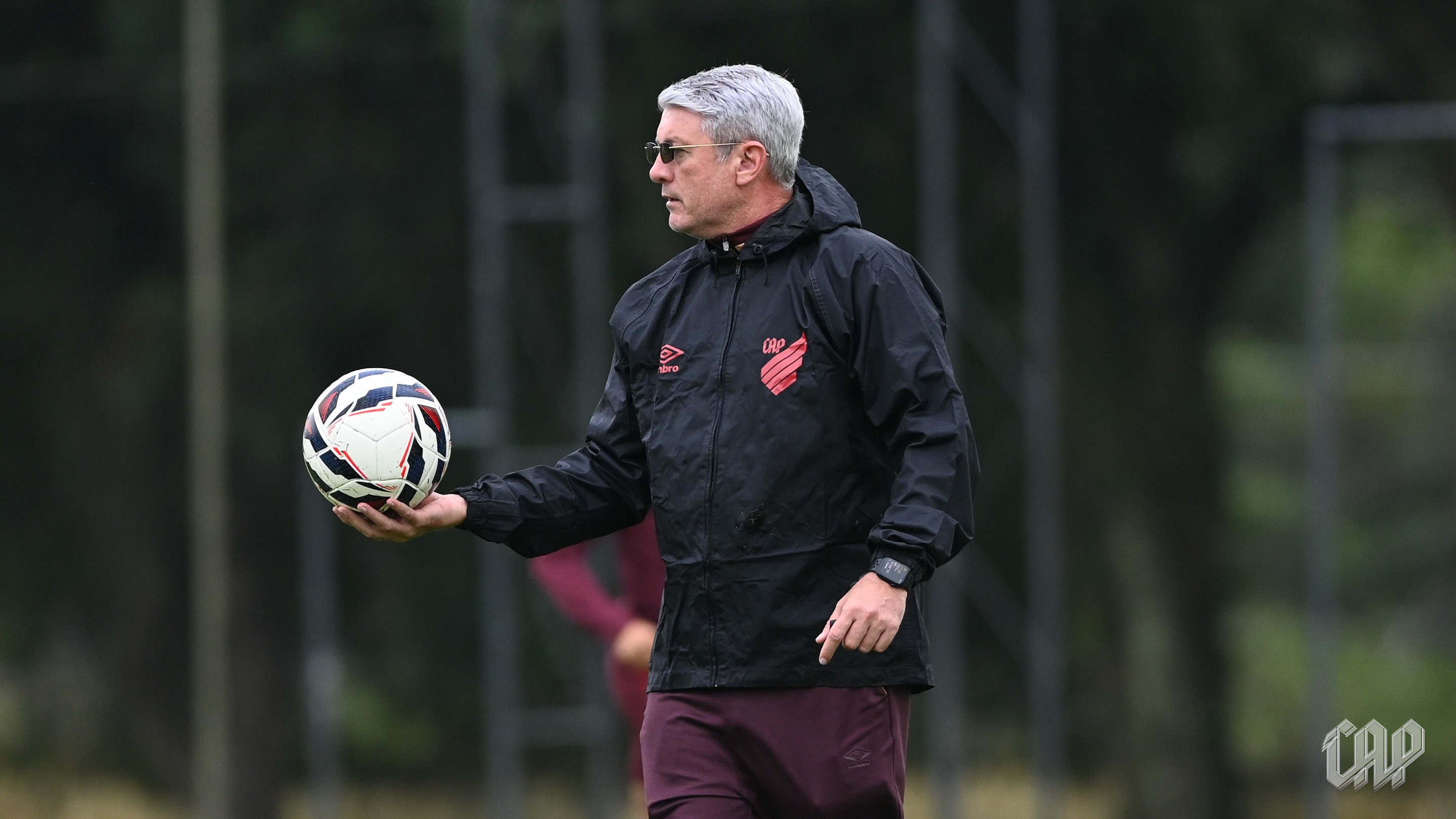 Escalação do Athletico: Odair volta ao comando e tem retornos