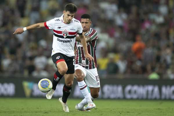 Desfalque de Bobadilla no São Paulo contra o Cruzeiro pelo Brasileirão.