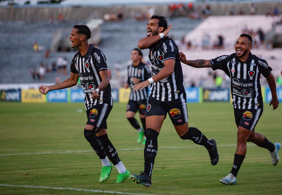 Henrique Dourado fala em volta por cima no Botafogo-PB e carinho por  momento na Paraíba | botafogo-pb | ge