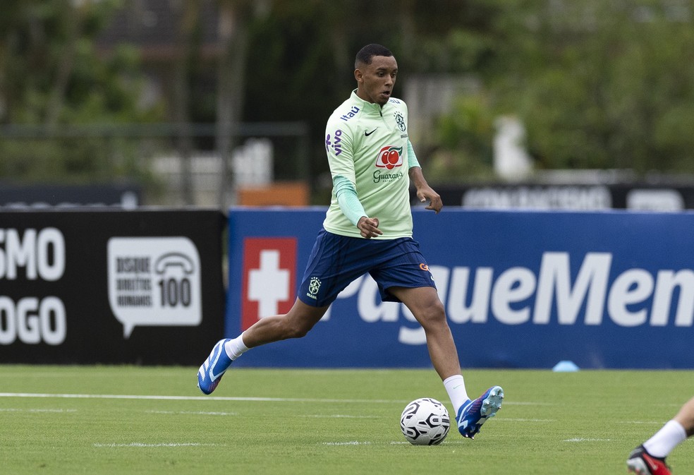 Zagueiro Michel é um dos titulares da seleção brasileira pré-olímpica — Foto: Joilson Marconne / CBF