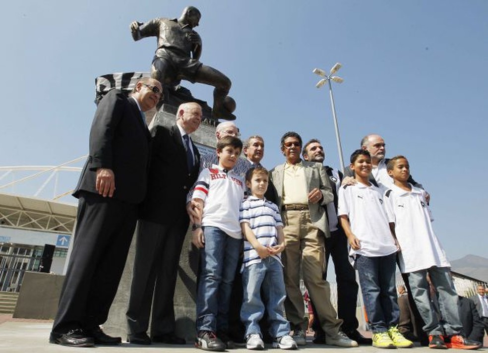 Zagallo inaugura estátua no Engenhão ao lado de dirigentes — Foto: Divulgação/CBF