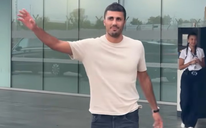 Rodri chega a Barcelona para assinar contrato: "É um sonho e estou muito feliz"