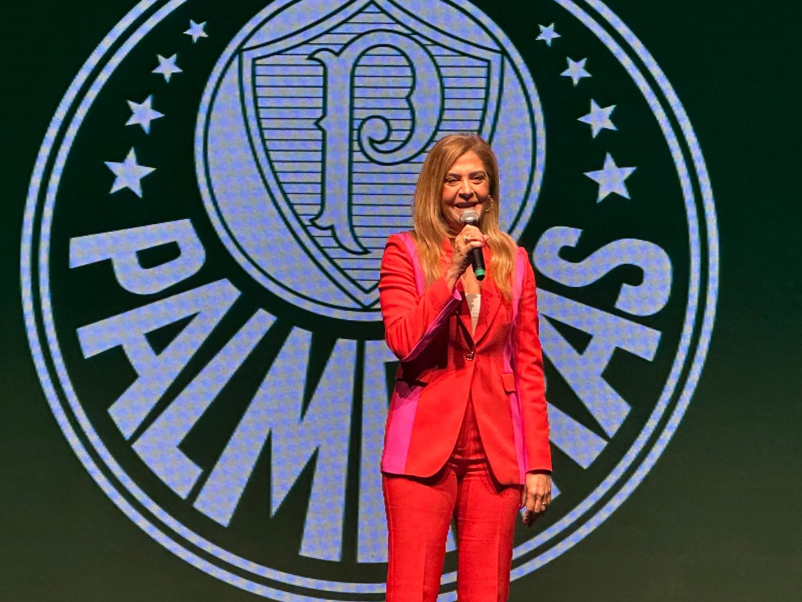 Palmeiras manifesta interesse em Vitor Roque, porém decisão depende de outros fatores