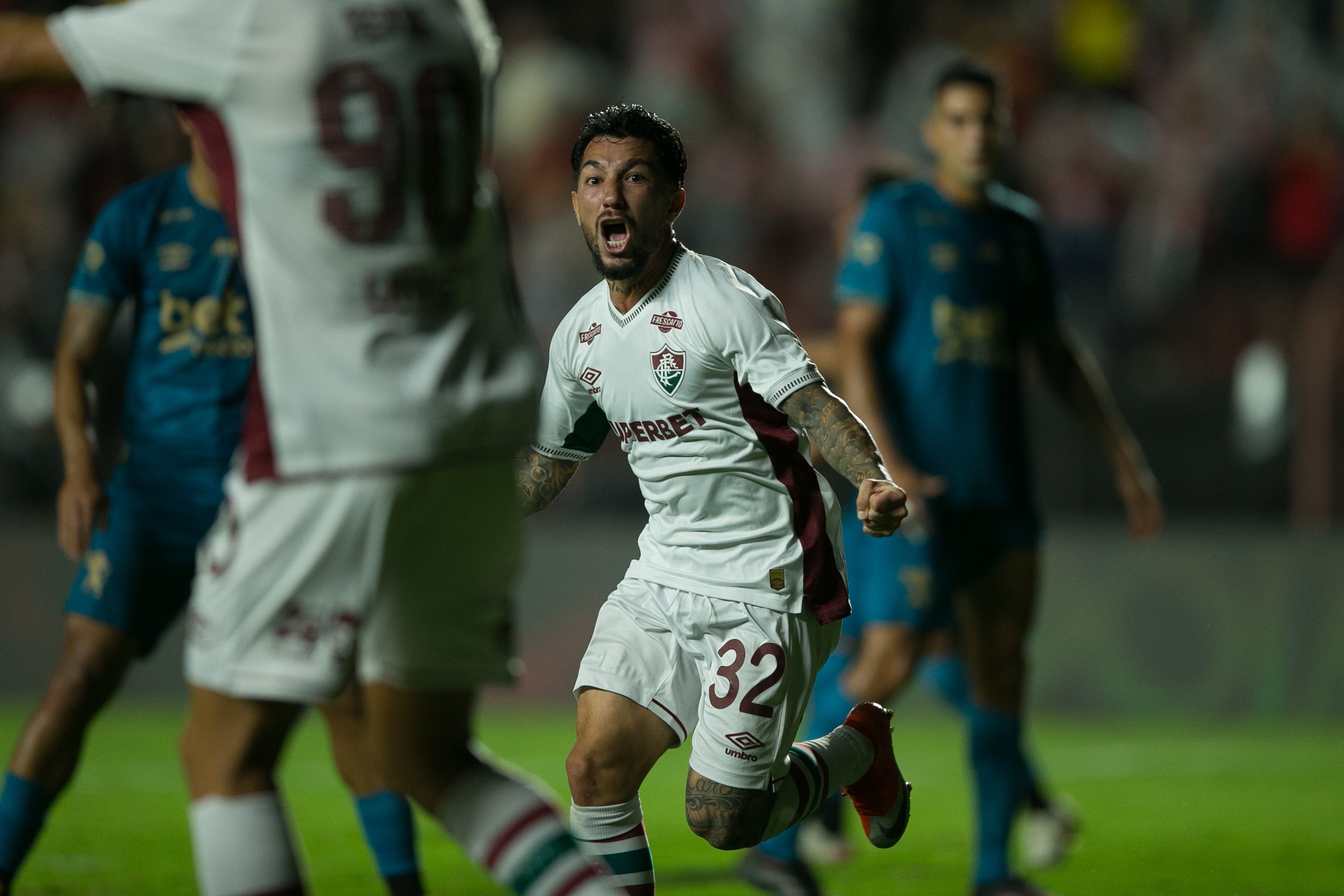 De desconhecido a craque da torcida em pouco tempo: Lucho chama a atenção no Fluminense